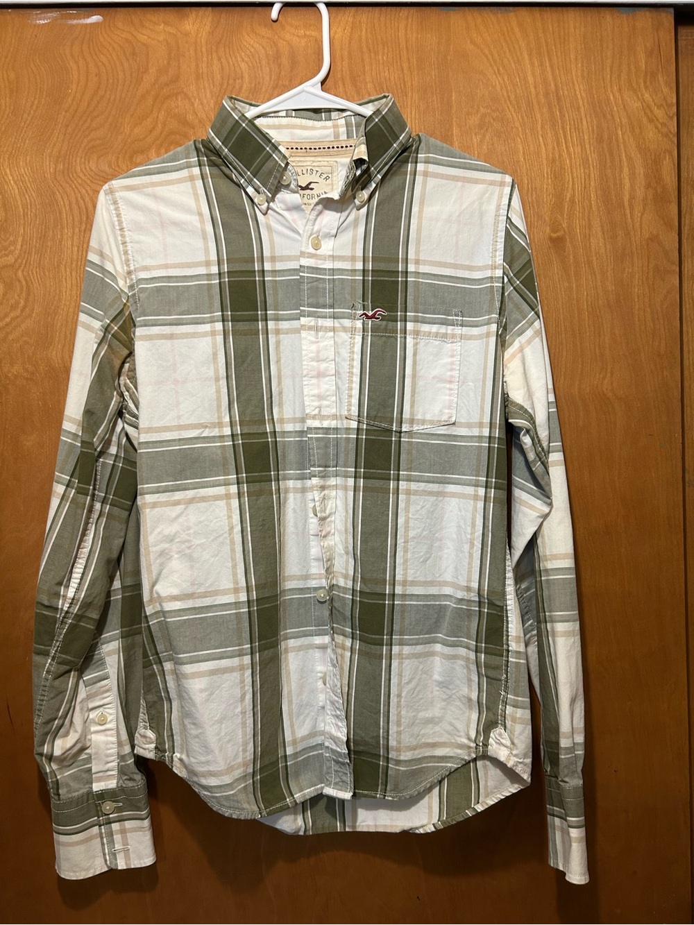 Hollister Men's Green and Cream Plaid Button-Up Shirt